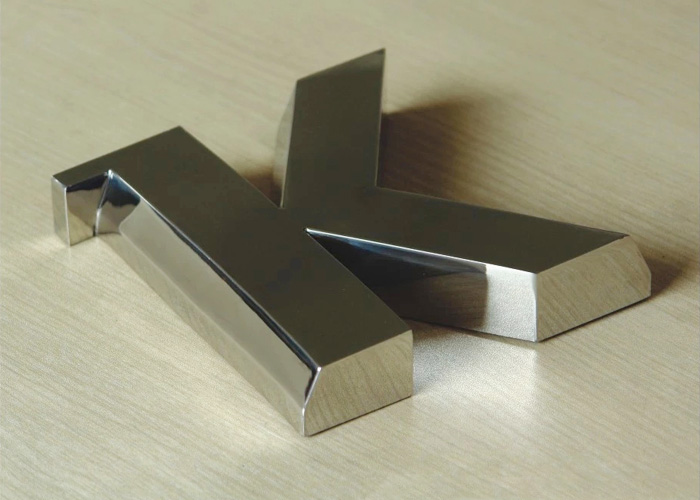 Seamless welded mirror stainless steel letters