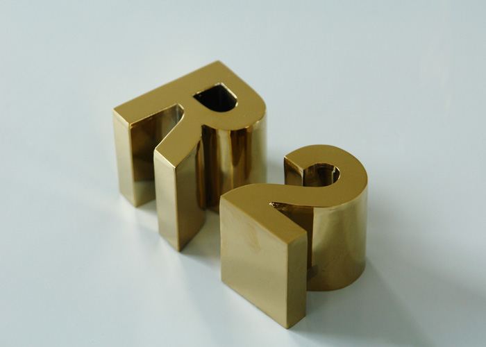Gold-plated high-edge mirrored stainless steel letters